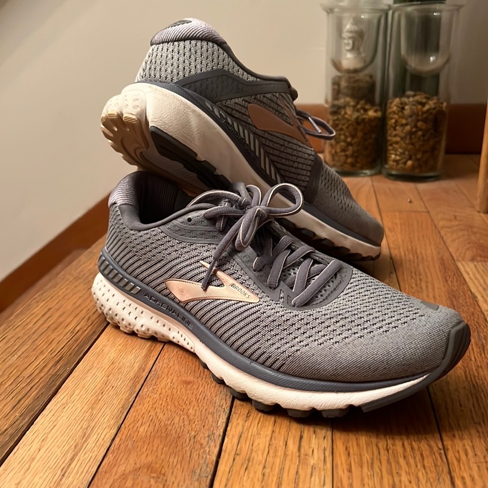 Brooks Adrenaline GTS 20 Women's Size 9.5B Gray/Purple Running Shoes